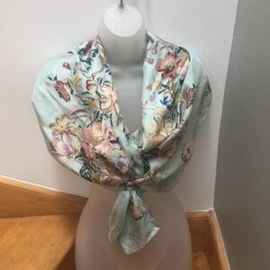 Oblong  Floral Beautiful Scarf 100% Silk VTG